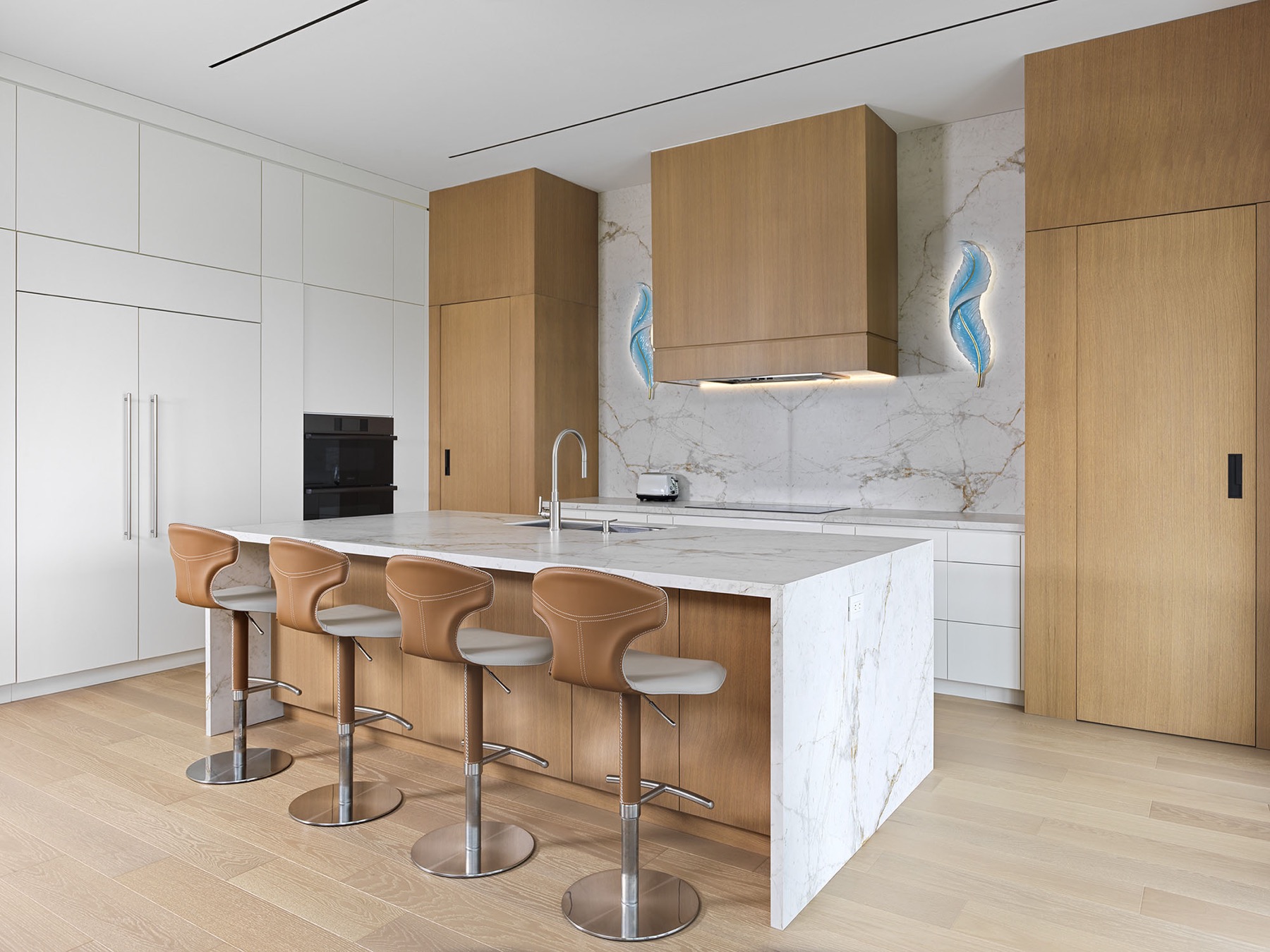 Wood and marble kitchen with discreet linear ceiling lighting